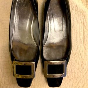 Roger Vivier low black pumps-silver buckle Eur 40.